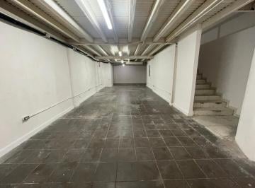 Local comercial · 120m² · 2 Estacionamientos · Alquilo Local Casco Viejo