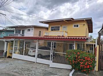 Casa · 214m² · 3 Recámaras · 2 Estacionamientos · Casa a La Venta Quintas de Villa Flor San Antonio