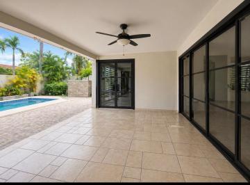 Casa · 400m² · 3 Recámaras · 4 Estacionamientos · Costa del Este Casa Autonoma C/piscina a Solo $4,500.