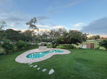 Casa de 3 habitaciones, Chame · Casa de Campo con Piscina y Jacuzzi: Amplio Terreno con Bbq