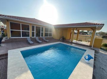 Casa de 3 habitaciones, Chame · Casa de Campo con Piscina: Amoblada, de 3 Habitaciones