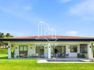 Casa · 355m² · 3 Recámaras · 2 Estacionamientos · Venta de Casa en Playa Blanca Río Hato