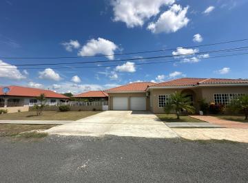 Casa · 400m² · 3 Recámaras · 2 Estacionamientos · Venta de Casa en Coclé, Penonomé