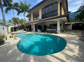 Casa · 627m² · 4 Recámaras · 3 Estacionamientos · Venta o Alquiler Casa Costa del Este 627 m² Piscina Privada Mld
