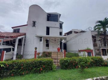 Casa de 6 habitaciones, Panamá · Venta de Casa en El Bosque