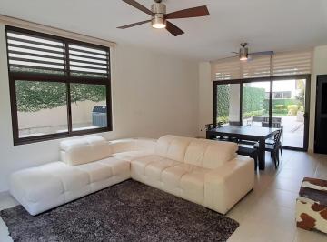 Casa · 271m² · 3 Recámaras · 2 Estacionamientos · Alquilo Casa en Nativa Semi Amoblada, Panamá Pacifico