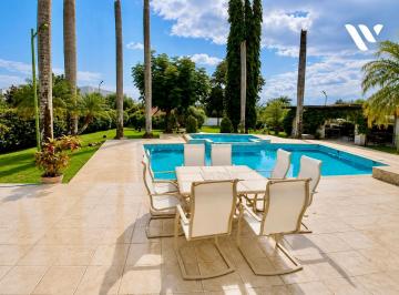 Casa · 945m² · 4 Recámaras · 5 Estacionamientos · Se Vende Exclusiva Residencia en Urb. Las Perlas - David, Chiriquí