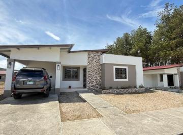 Casa de 2 habitaciones, Boquete · Casa Amoblada en Alquiler – Vistas de Alto Boquete, Chiriquí