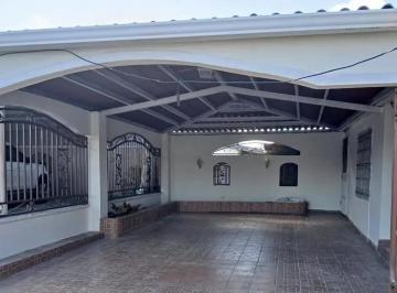 Casa · 234m² · 3 Recámaras · 3 Estacionamientos · Venta de Casa Esquinera en San Antonio