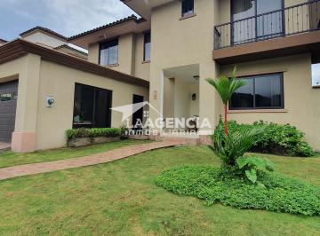 Casa de 4 habitaciones, Panamá · Clayton, Venta de Casa Unifamiliar en Embassy Club con Amplia Terraza