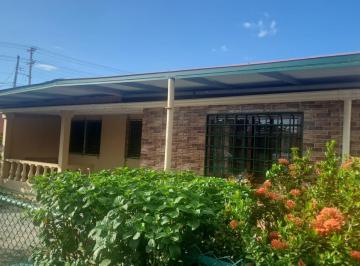 Casa · 310m² · 3 Recámaras · 2 Estacionamientos · Venta de Casa en Rio Abajo