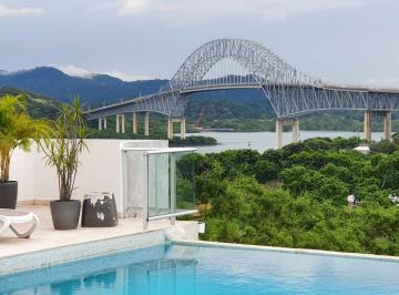Apartamento · 250m² · 3 Recámaras · 3 Estacionamientos · Alquiler de Apartamento en PH The Bridge, Causwey