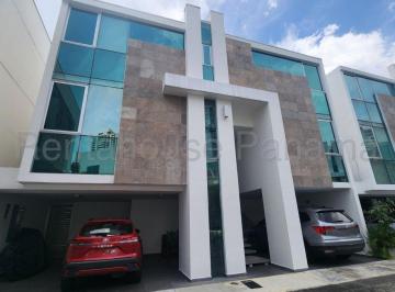 Casa de 4 habitaciones, Panamá · Venta de Casa en Bianco Loft Altos del Golf Hq