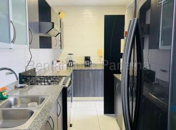 Apartamento de 3 habitaciones, Panamá · Apartamento en El Cangrejo PH Luxor 200 en Venta