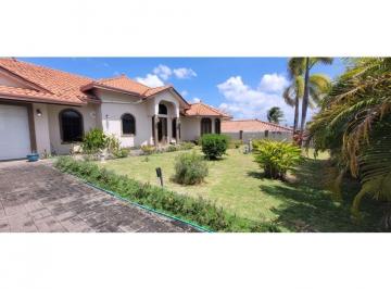 Casa · 1732m² · 3 Recámaras · 3 Estacionamientos · Bella Casa en Venta - San Carlos