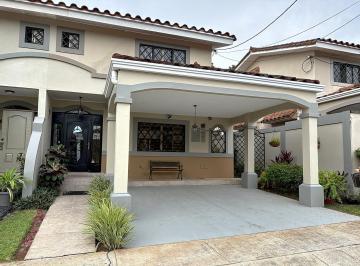 Casa · 240m² · 3 Recámaras · 2 Estacionamientos · PH. Ville Di Firenze, Albrook - Jac