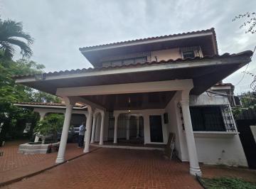 Apartamento · 300m² · 4 Recámaras · 2 Estacionamientos · Casa en Marbella Para Vivienda o Negocio Cuatro Rec con Patio
