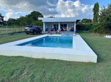 Casa · 100m² · 2 Recámaras · 5 Estacionamientos · Venta de Casa de Playa con Piscina en Coronado 983 m