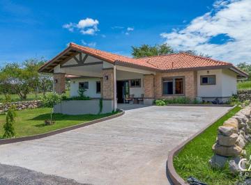 Casa de 3 habitaciones, Boquete · Casa de 3 Habitaciones con Vistas a La Montaña en Venta en Boquete Canyon Village, Alto Boquete
