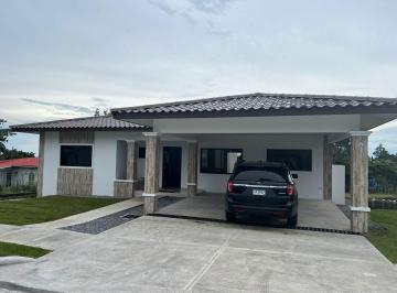 Casa · 3 Recámaras · 2 Estacionamientos · Alquilo Casa Amoblada en Boquete