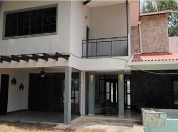 Casa · 700m² · 5 Recámaras · 2 Estacionamientos · Vendo Casa Las Guías de Oriente