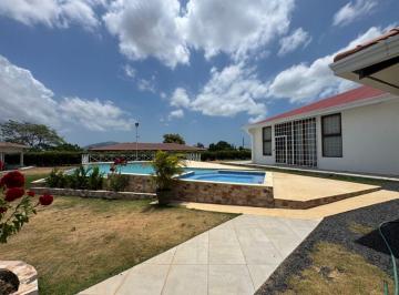 Casa de 6 habitaciones, Chame · Venta de Casa con Piscina y Casa de Huéspedes en Nueva Gorgona