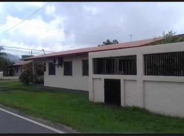 Casa · 237m² · 2 Recámaras · 3 Estacionamientos · Venta de Casa de Esquina en Chame 4 Recamaras