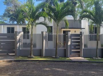 Casa · 380m² · 4 Recámaras · 2 Estacionamientos · Venta de Casa en Llanos de Curundu, Ancon