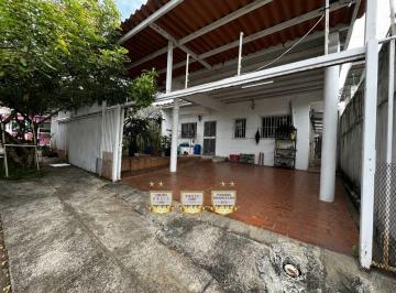 Casa · 283m² · 4 Recámaras · 2 Estacionamientos · Colinas del Golf | Casa en Venta Barriada con Piscina y Garita (C. P)
