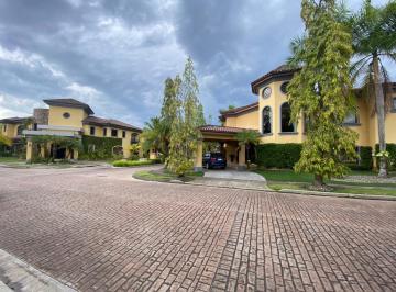 Casa · 534m² · 4 Recámaras · 4 Estacionamientos · Venta de Casa en Residencias Antigua, Costa del Este
