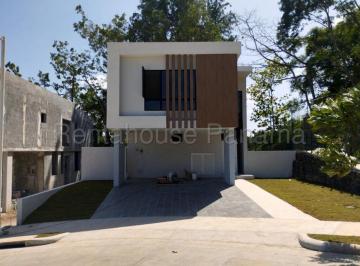 Casa de 3 habitaciones, Panamá · Casa a Estrenar de 266 m² y 3 Recámaras en Venta en Albrook