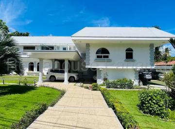 Casa de 4 habitaciones, Panamá · Venta de Casa en Altos del Golf