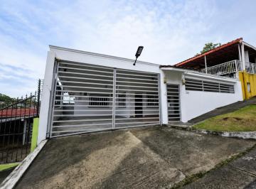 Casa de 4 habitaciones, Panamá · Casa en Venta en Altos de Bethania