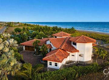 Casa de 3 habitaciones, Alanje · Mansión Frente Al Mar con Piscina en Venta / Alquiler en Playa La Barqueta, Chiriquí
