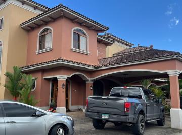 Casa · 400m² · 4 Recámaras · 4 Estacionamientos · Costa Sur Casa Venta $520k 400 m² 4r4b