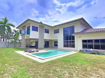 Casa de 4 habitaciones, Panamá · Espectacular Casa con Gran Terreno y Piscina – Costa del Este (Pasos de Town Center)