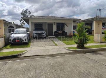 Casa de 3 habitaciones, Arraiján · Venta de Casa en Parques de Oviedo Hato Montaña