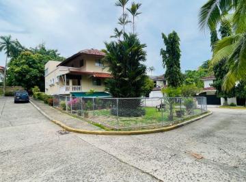 Casa de 4 habitaciones, Panamá · Venta de Casa en Albrook