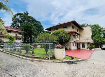 Casa de 4 habitaciones, Panamá · Vendo Casa de Esquina en Albrook
