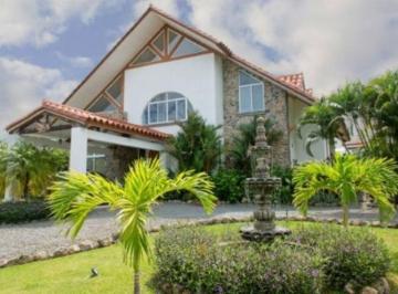 Casa de 3 habitaciones, San Carlos · ¡Sumérgete en Una Vida de Lujo en Punta Barco Village!