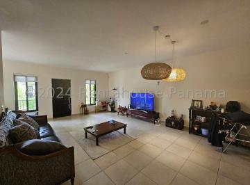 Casa de 3 habitaciones, Panamá · Casa en Clayton en Venta
