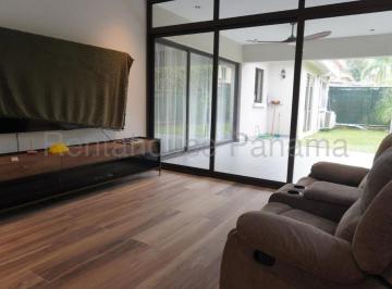 Casa de 3 habitaciones, Panamá · Casa con 3 Recámaras de 377 m² en Venta en Clayton