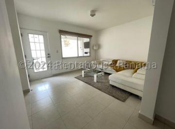 Casa de 3 habitaciones, Panamá · Alquiler Casa en Quintas de Versalles | 184 m² | Semi - Amoblada | Sin Mascotas