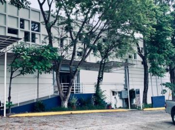 Edificio · 3337m² · 7 Estacionamientos · Alquiler Edificio Sobre Vía Transistmica en Edison Park