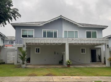 Casa de 3 habitaciones, La Chorrera · Alquiler Casa en Costa Verde