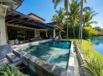 Casa · 398m² · 4 Recámaras · 2 Estacionamientos · Venta de Lujosa Casa en Villas Bristol Buenaventura (Mc)