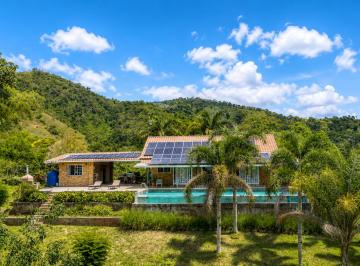 Casa de 3 habitaciones, Bugaba · Finca Privada con Energía Solar, Casa Principal, Casita, Piscina y Vistas Al Océano en Bugaba