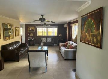 Casa de 5 habitaciones, Panamá · C2596j Se Vende Amplia Casa en Altos de Panama