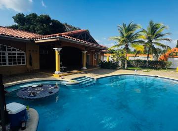 Casa · 400m² · 9 Recámaras · 12 Estacionamientos · Venta de Complejo Residencial Tipo PH Familiar en Coronado