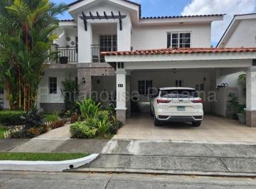 Casa de 3 habitaciones, Panamá · Venta de Casa con 264 m² en Versalles PH Quintas de Versalles 26 - 8220sr